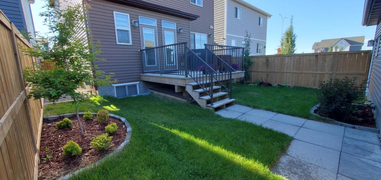 Delightful 1-Bedroom Private Suite In A New Home YYC Exterior photo