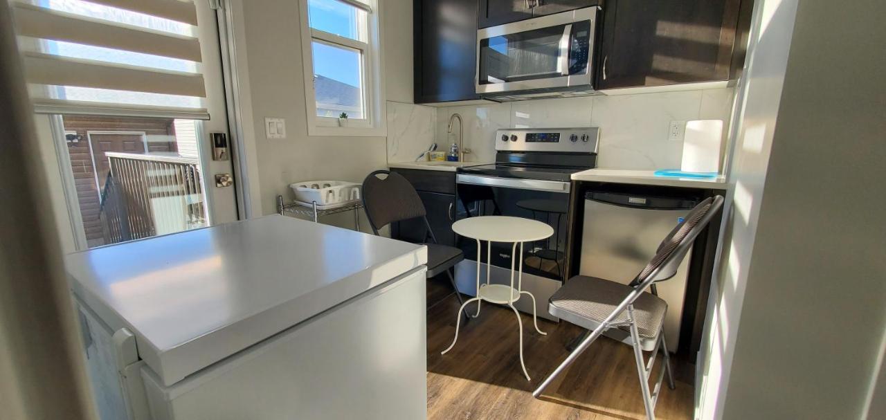 Delightful 1-Bedroom Private Suite In A New Home YYC Exterior photo