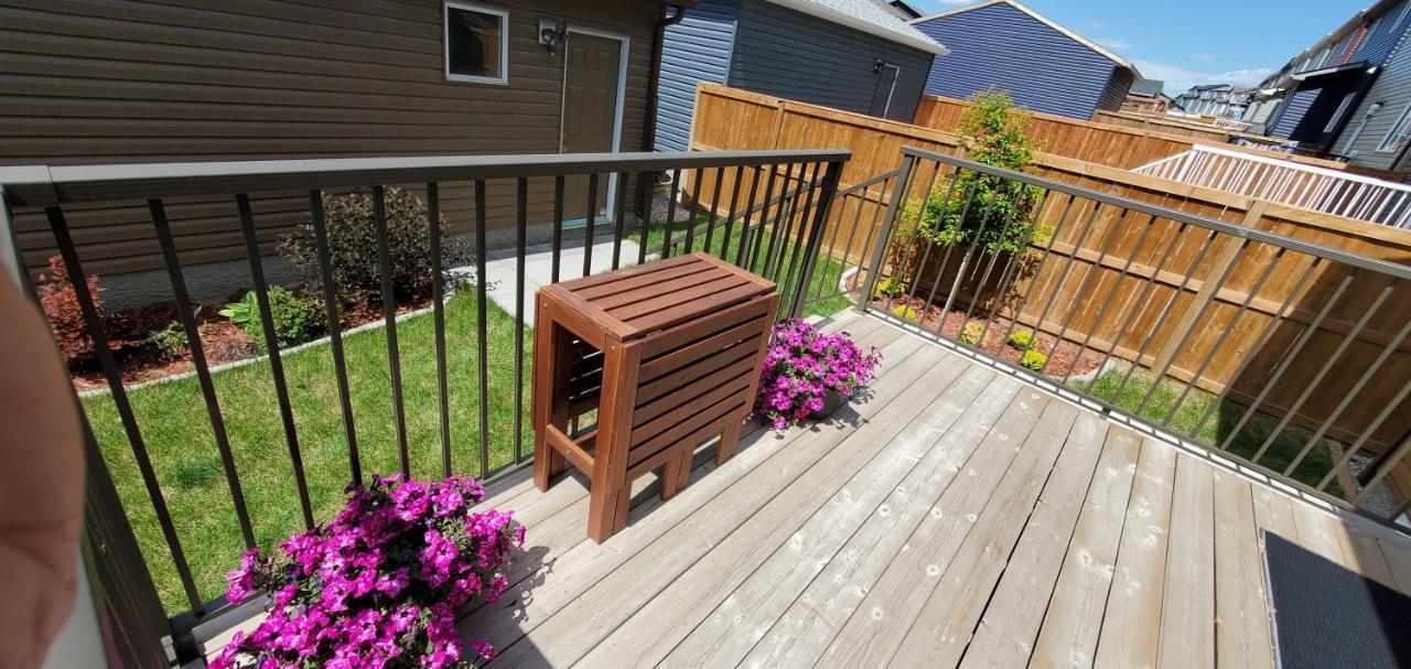 Delightful 1-Bedroom Private Suite In A New Home YYC Exterior photo