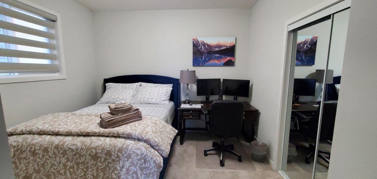 Delightful 1-Bedroom Private Suite In A New Home YYC Exterior photo