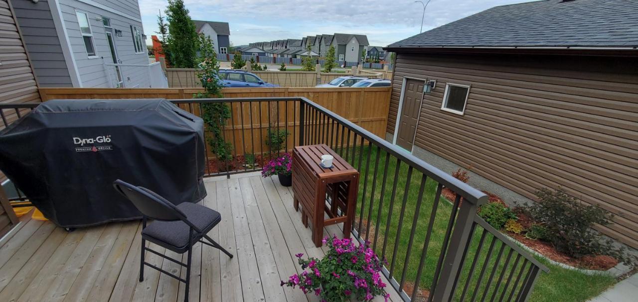 Delightful 1-Bedroom Private Suite In A New Home YYC Exterior photo