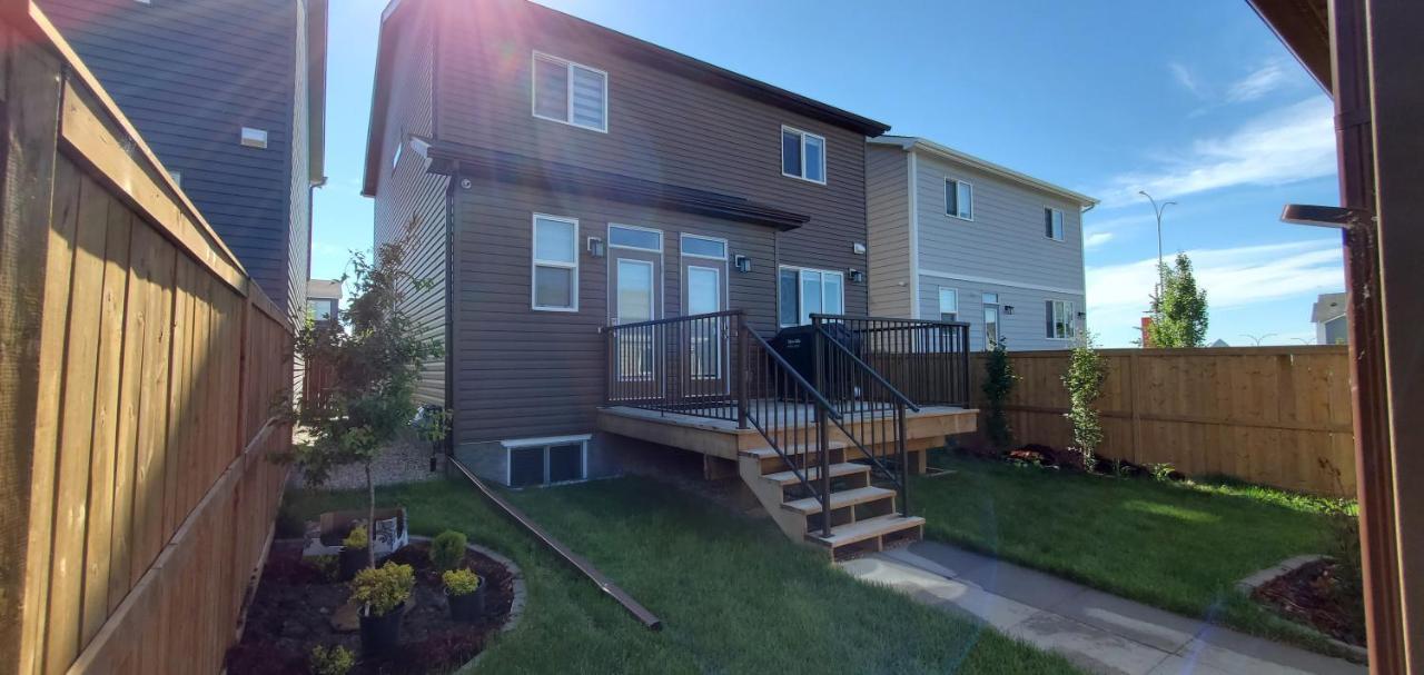 Delightful 1-Bedroom Private Suite In A New Home YYC Exterior photo