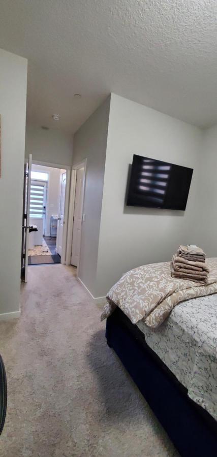 Delightful 1-Bedroom Private Suite In A New Home YYC Exterior photo