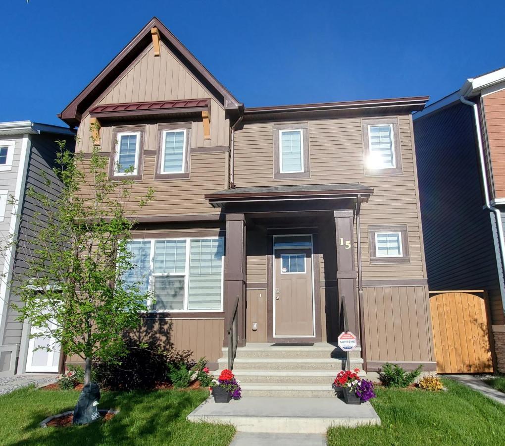 Delightful 1-Bedroom Private Suite In A New Home YYC Exterior photo