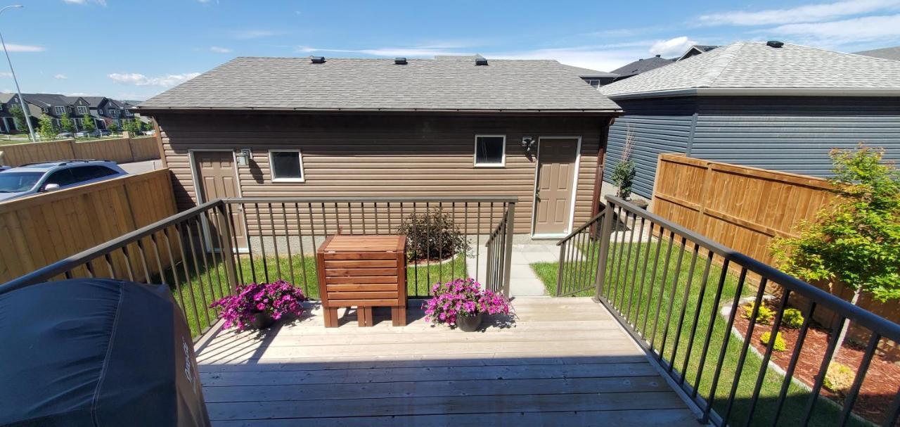 Delightful 1-Bedroom Private Suite In A New Home YYC Exterior photo